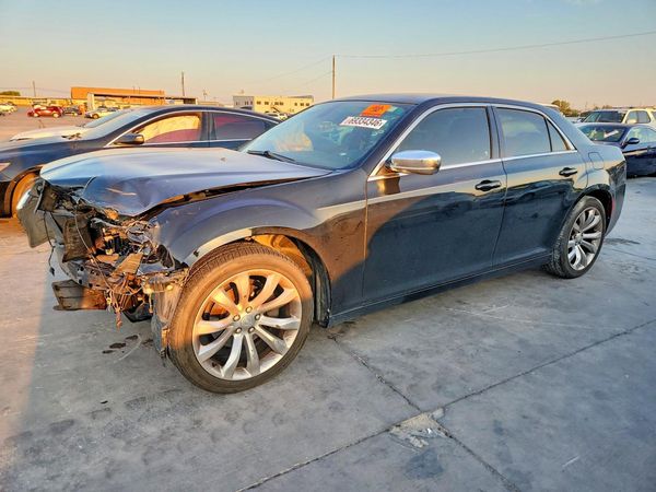 2019 CHRYSLER 300 — Front 3/4