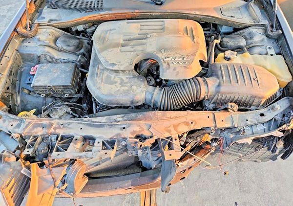 2019 CHRYSLER 300 — Engine bay