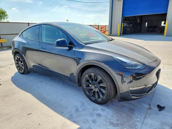 2025 TESLA MODEL Y — Passenger 3/4