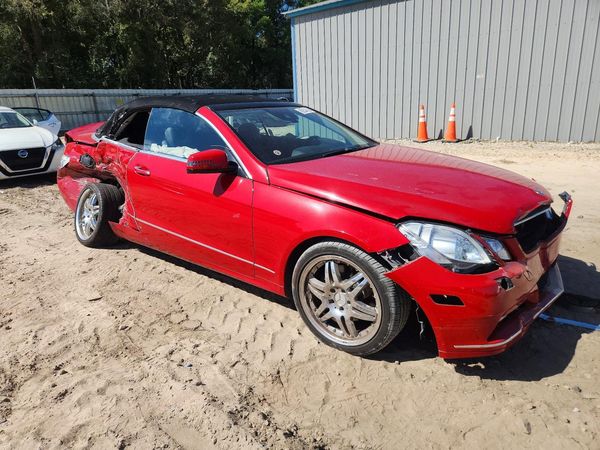 2013 MERCEDES-BENZ E — Passenger 3/4