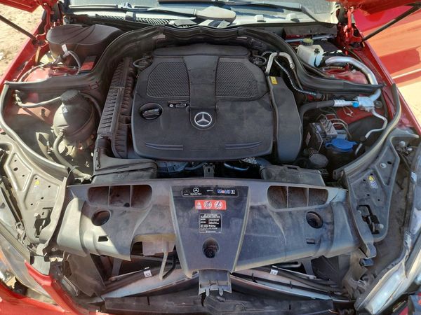 2013 MERCEDES-BENZ E — Engine bay