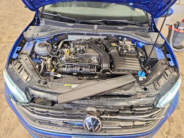 2024 VOLKSWAGEN JETTA SE, SE (AQ301 Trans) — Engine bay