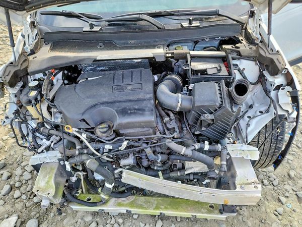 2022 LAND ROVER DISCOVERY S — Engine bay