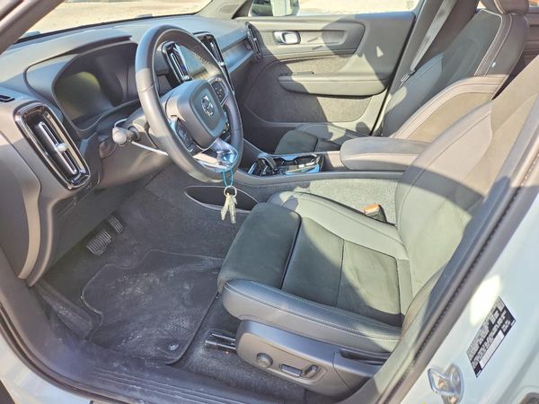2023 VOLVO C40 Plus Dark — DENT