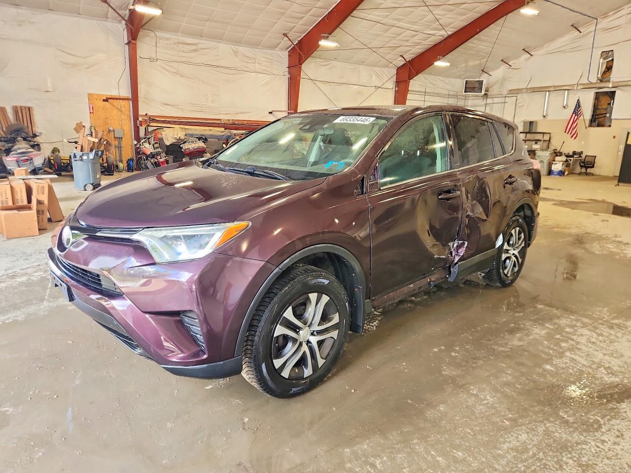2018 TOYOTA RAV4 — Front 3/4