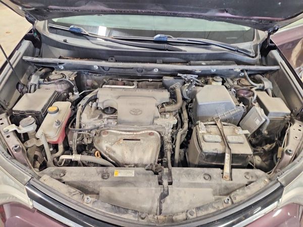 2018 TOYOTA RAV4 — Engine bay