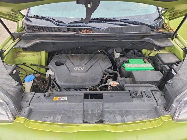 2016 KIA SOUL Plus — Engine bay