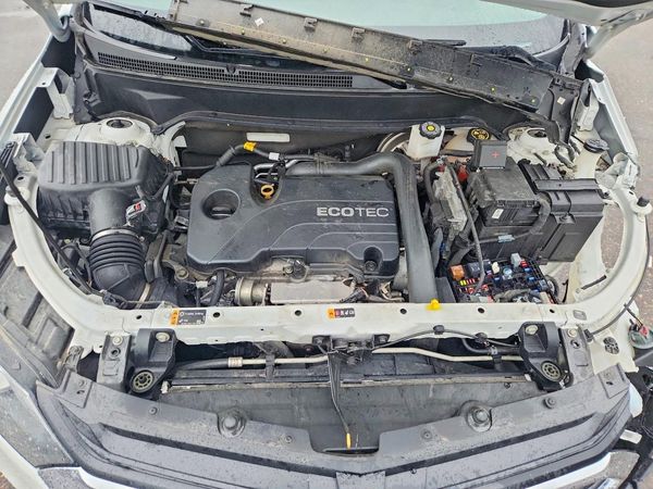 2020 CHEVROLET EQUINOX LT (2FL) — Engine bay