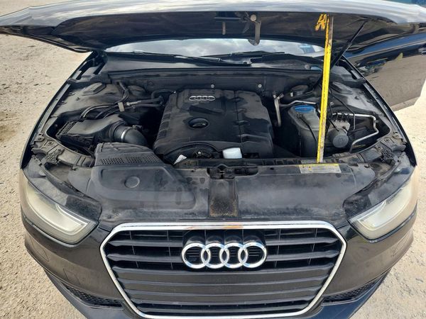 2014 AUDI A4 — Engine bay