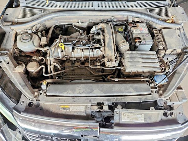 2019 VOLKSWAGEN JETTA — Engine bay