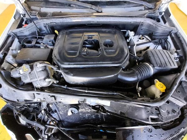 2018 JEEP GRAND CHEROKEE Overland — Engine bay