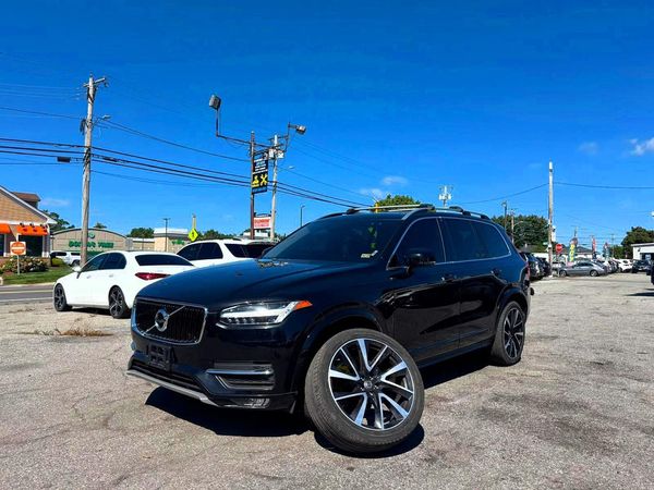 2019 VOLVO XC90 Momentum