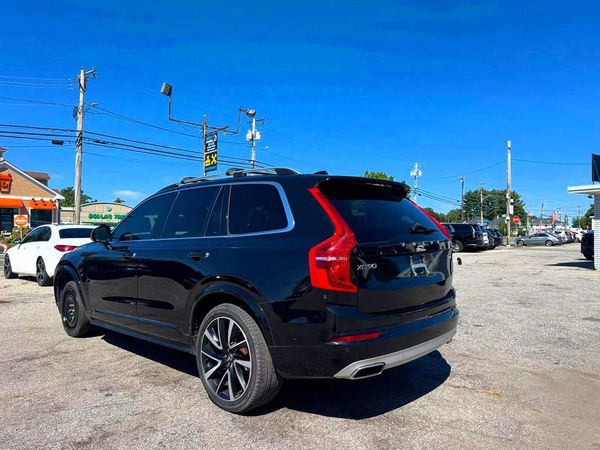 2019 VOLVO XC90 Momentum