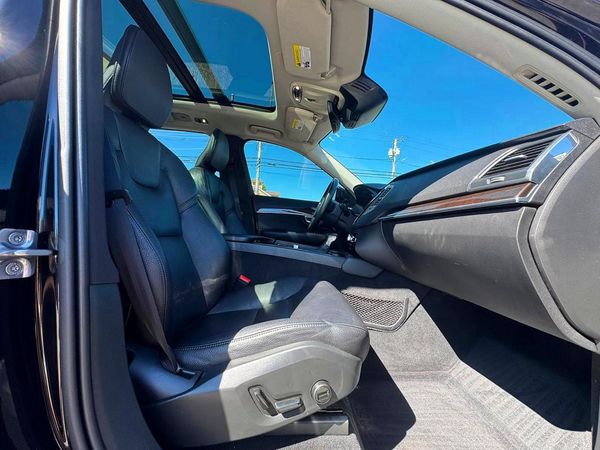 2019 VOLVO XC90 Momentum