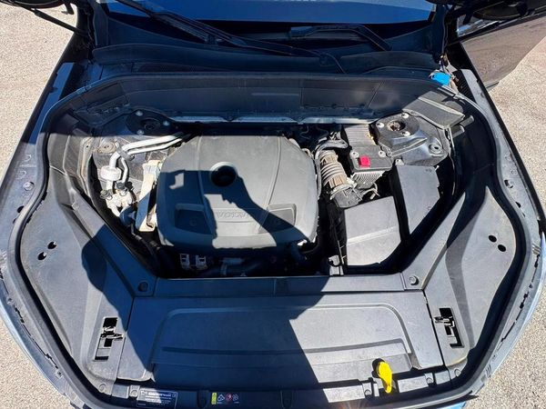 2019 VOLVO XC90 Momentum