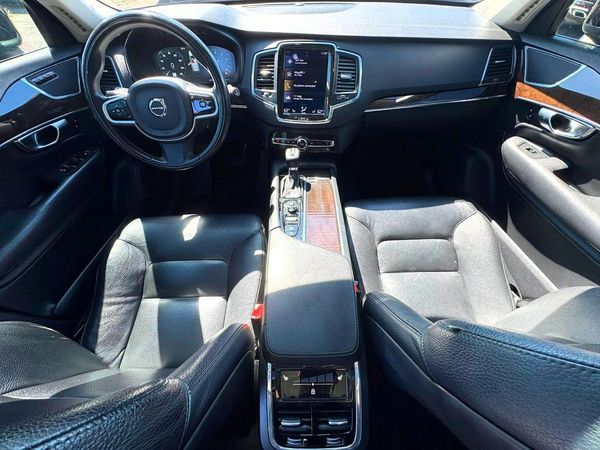2019 VOLVO XC90 Momentum