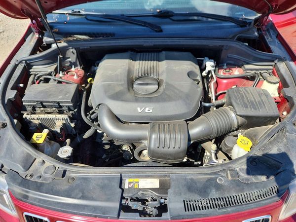 2015 JEEP GRAND CHEROKEE — Engine bay
