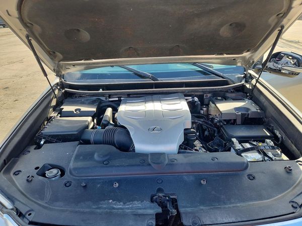 2021 LEXUS GX 460 Premium — Engine bay