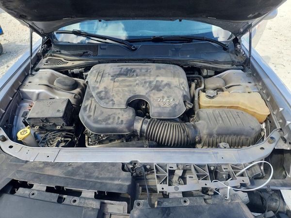 2016 DODGE CHALLENGER — Engine bay