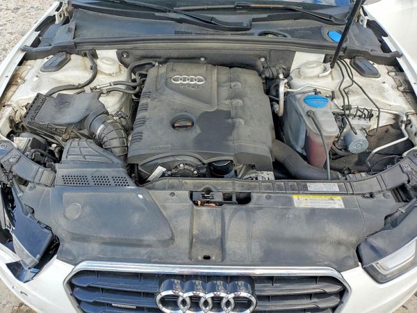 2013 AUDI A5 quattro Premium Plus — Engine bay