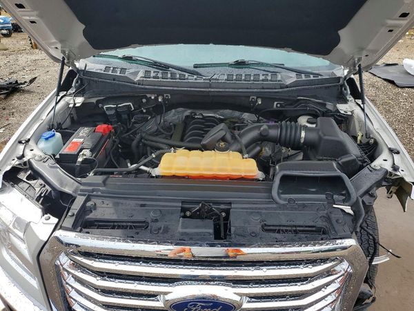 2017 FORD F150 SuperCrew — Engine bay