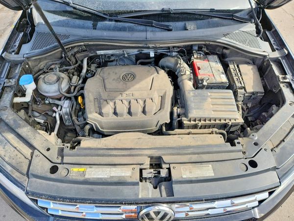 2019 VOLKSWAGEN TIGUAN 4Motion S — Engine bay