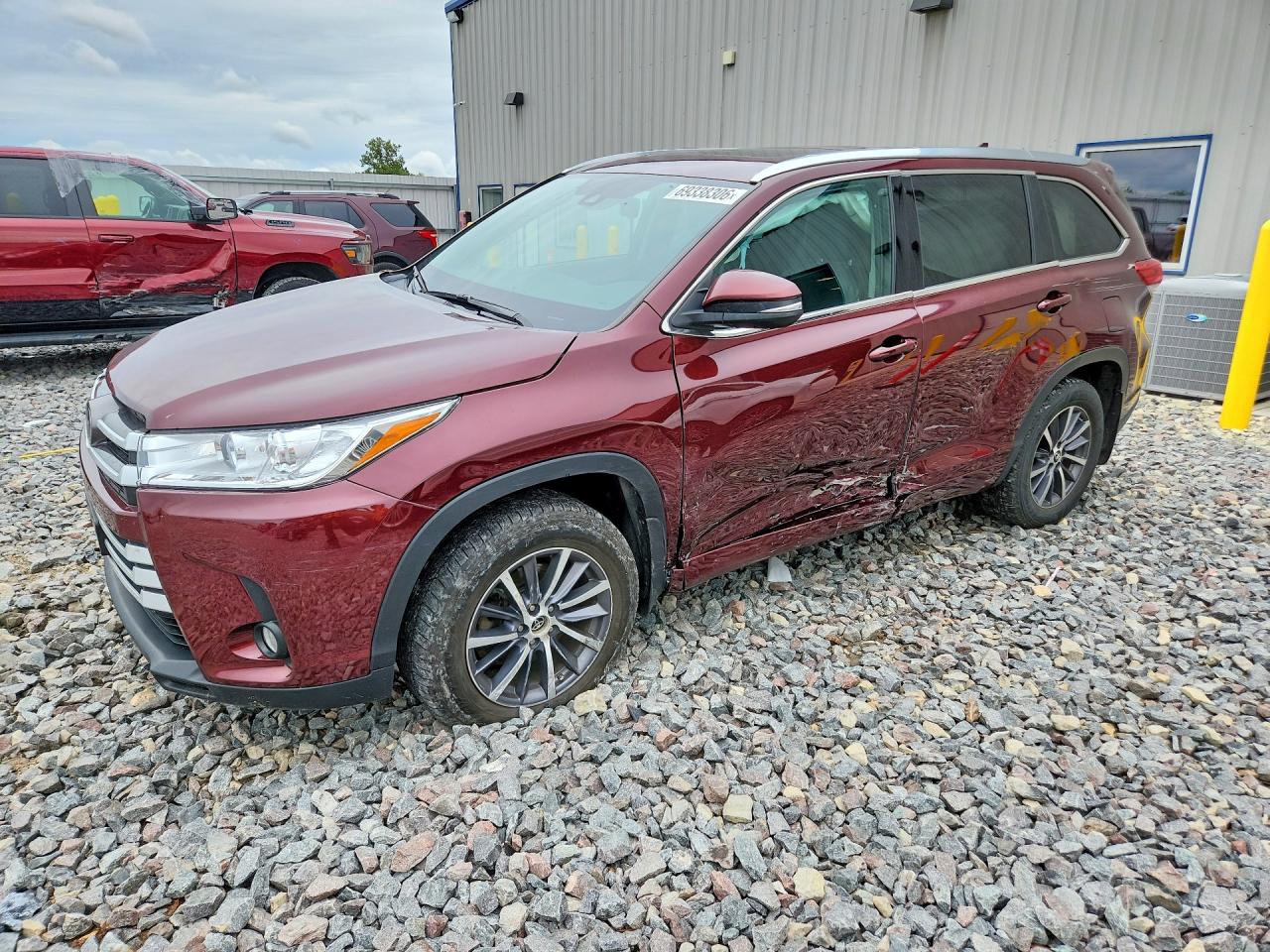 2017 TOYOTA HIGHLANDER SE/XLE — Front 3/4
