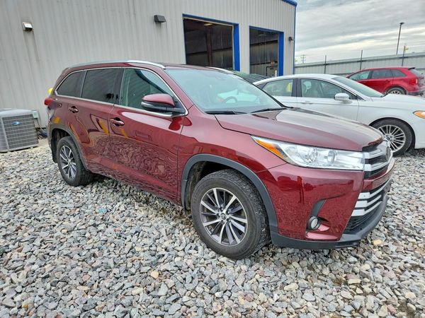 2017 TOYOTA HIGHLANDER SE/XLE — Passenger 3/4