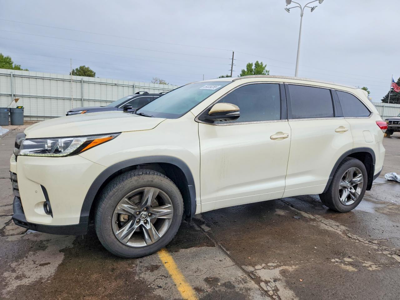 2019 TOYOTA HIGHLANDER — Front 3/4