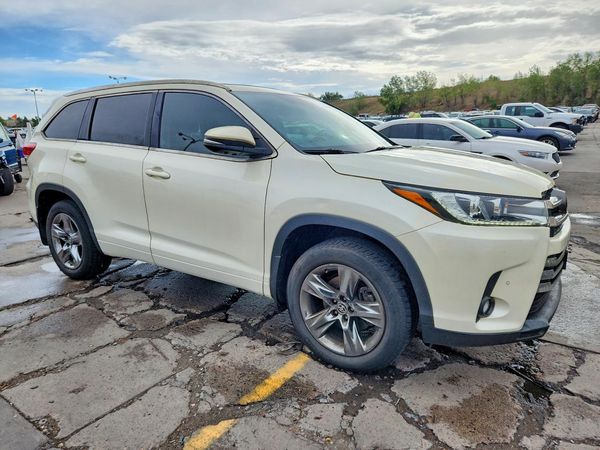 2019 TOYOTA HIGHLANDER — Passenger 3/4