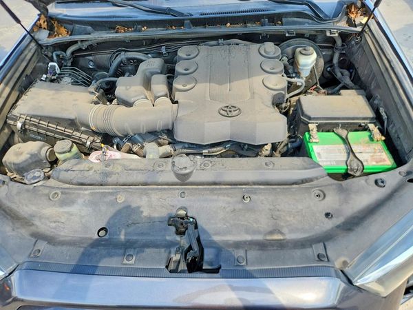 2016 TOYOTA 4RUNNER — Engine bay