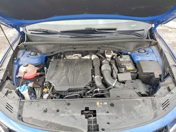 2022 KIA SORENTO — Engine bay