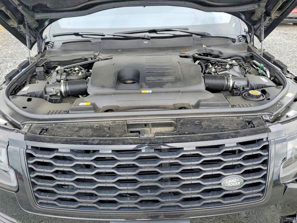 2021 LAND ROVER RANGE ROVER HSE Silver Edition — Engine bay