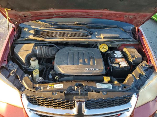 2014 DODGE GRAND CARAVAN SXT — Engine bay