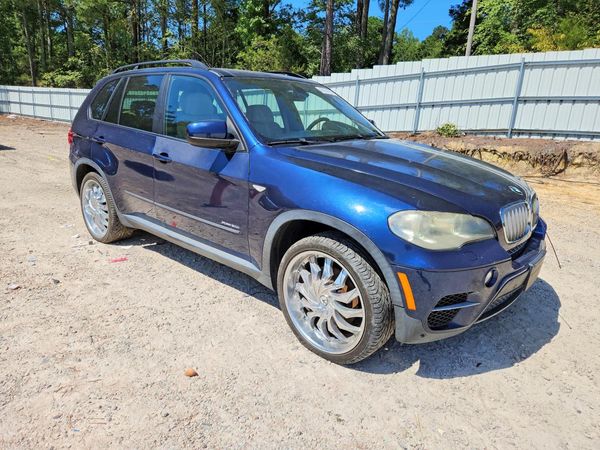 2012 BMW X5 xDrive50i — Passenger 3/4
