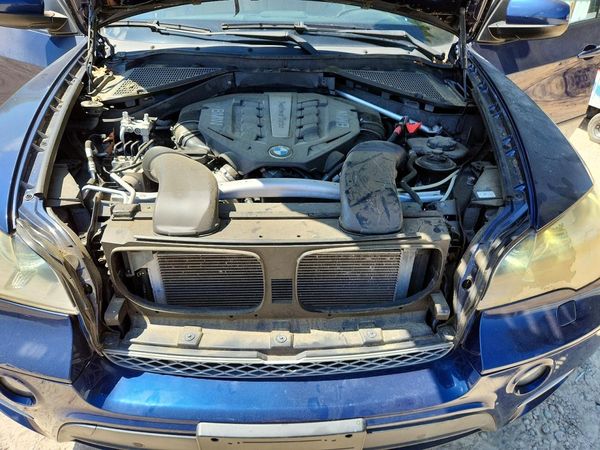 2012 BMW X5 xDrive50i — Engine bay