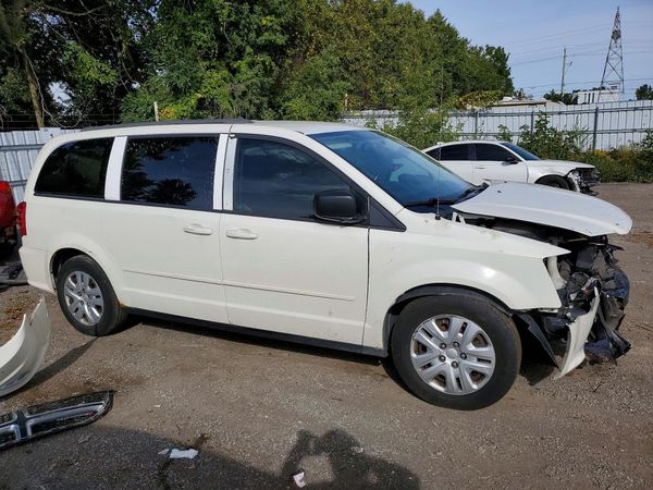 2013 DODGE GRAND CARAVAN SE — Passenger 3/4