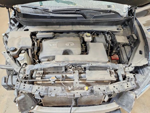 2019 INFINITI QX60 — Engine bay