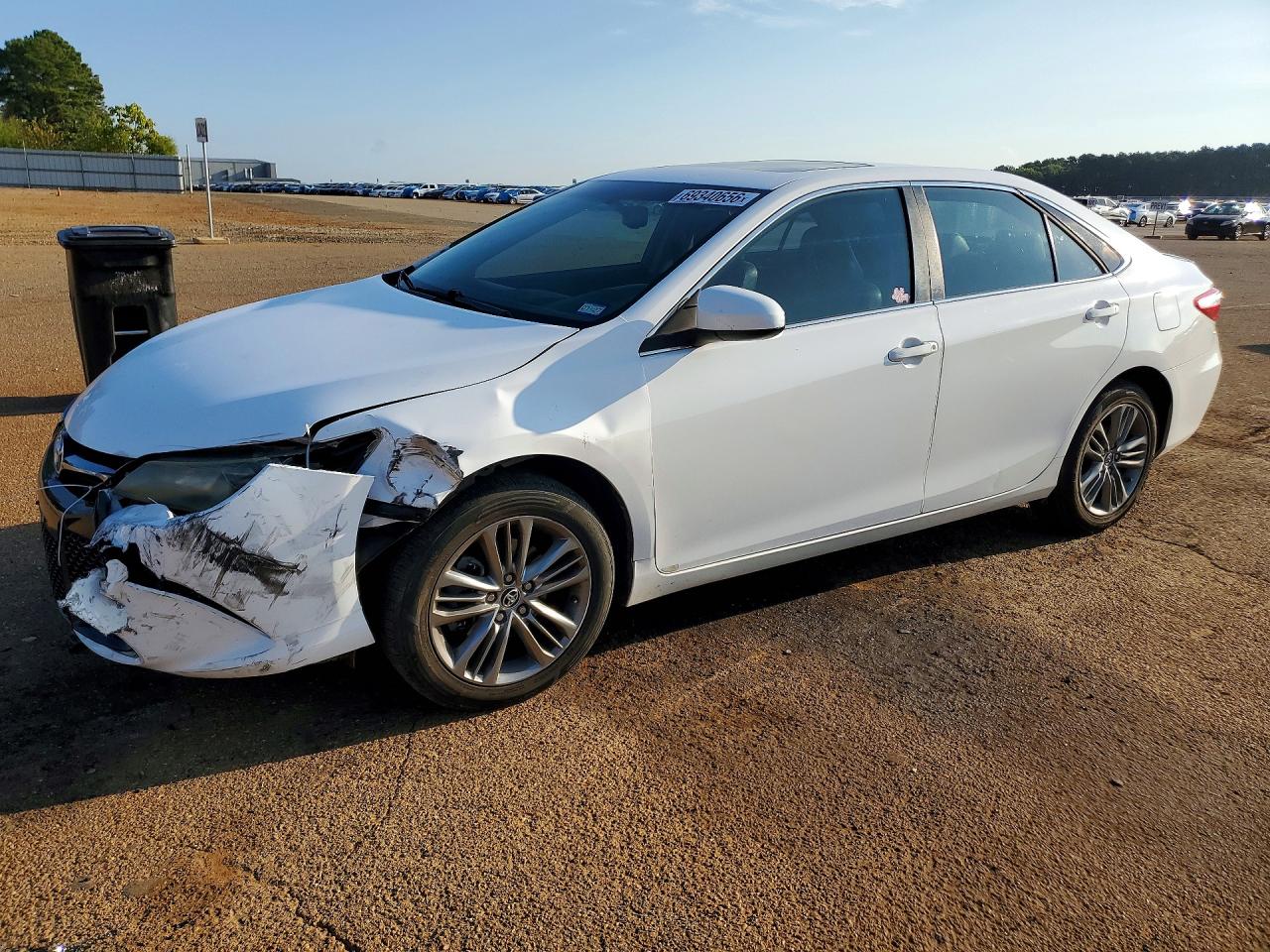 2015 TOYOTA CAMRY — Front 3/4