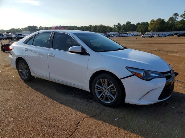 2015 TOYOTA CAMRY — Passenger 3/4