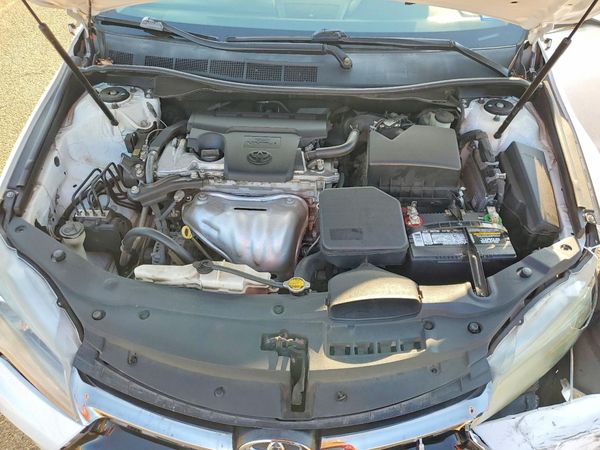 2015 TOYOTA CAMRY — Engine bay
