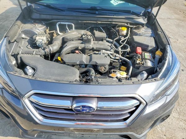 2018 SUBARU OUTBACK Limited+M/R — Engine bay