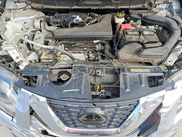 2020 NISSAN ROGUE — Engine bay