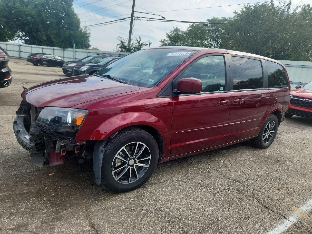 2017 DODGE GRAND CARAVAN SXT — Front 3/4