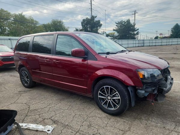 2017 DODGE GRAND CARAVAN SXT — Passenger 3/4