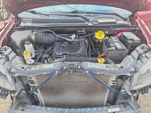 2017 DODGE GRAND CARAVAN SXT — Engine bay