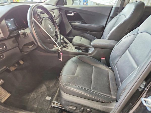 2019 KIA NIRO — DENT