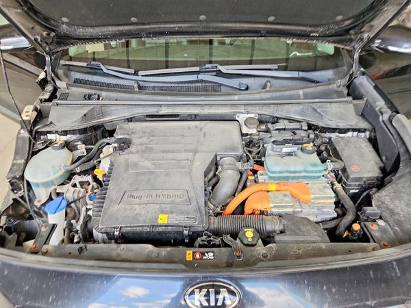 2019 KIA NIRO — Engine bay