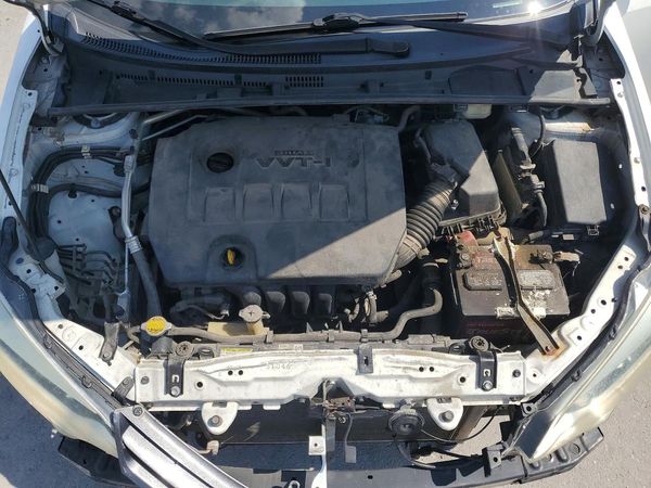 2015 TOYOTA COROLLA L/LE — Engine bay