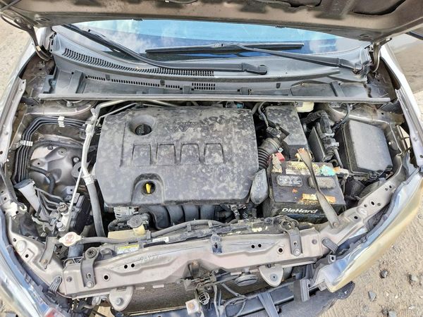 2017 TOYOTA COROLLA — Engine bay